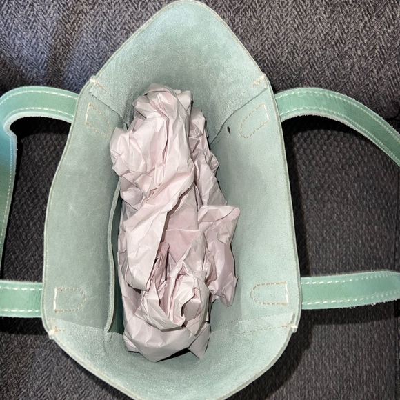 SOLD Portland Leather Goods Small Cucumber Juliette Tote - Picture 6 of 7